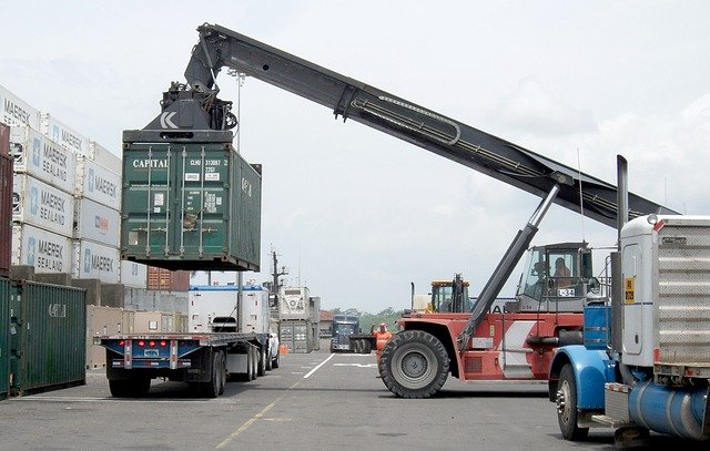 nakládání kontejneru silniční doprava